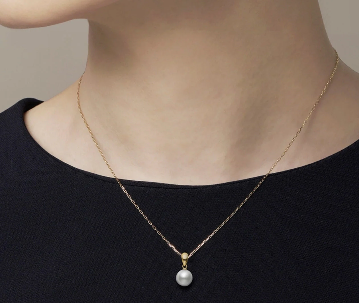 Akoya Cultured Pearl Pendant in 18K Yellow Gold - Image 2