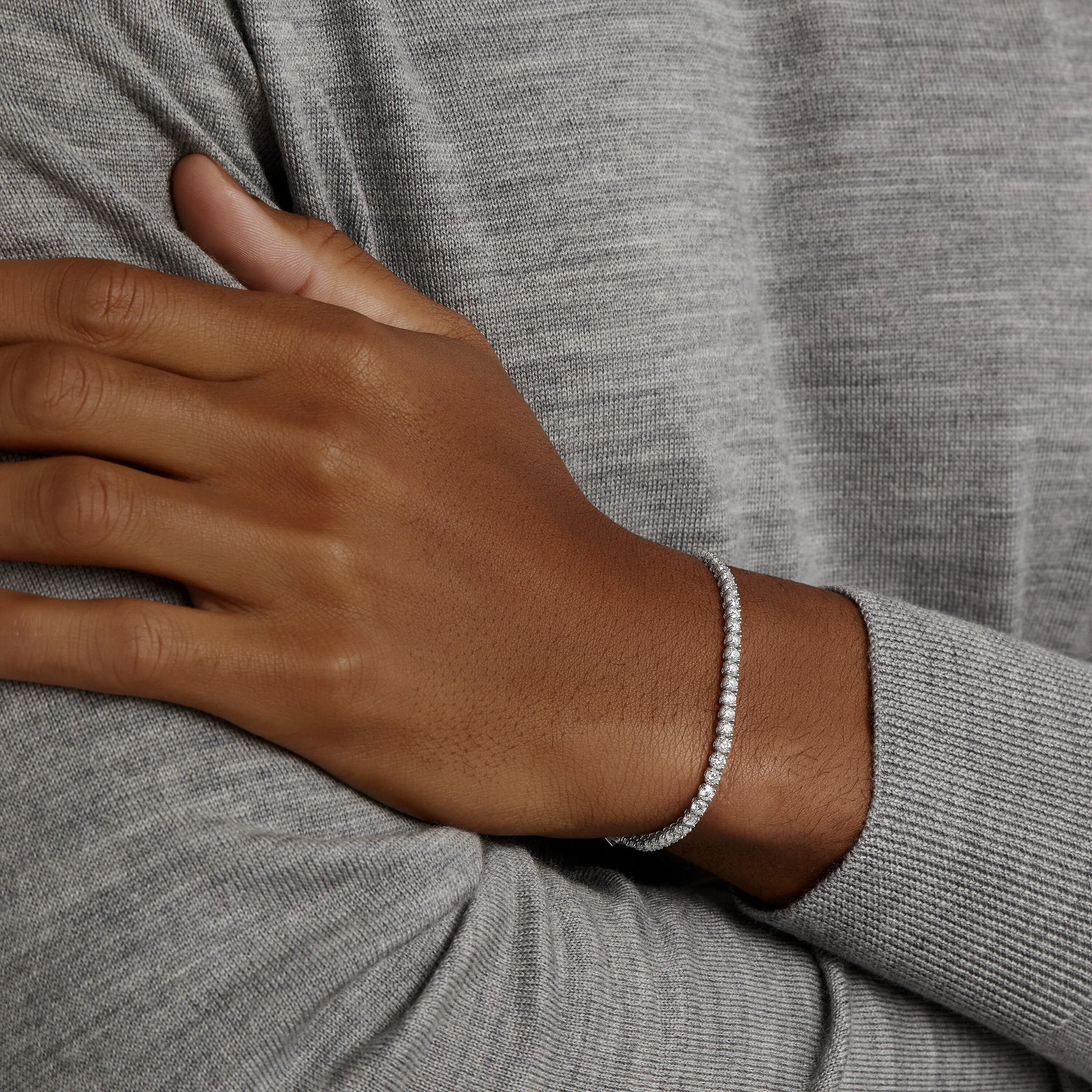 Round Diamond Slim Bracelet - Image 3